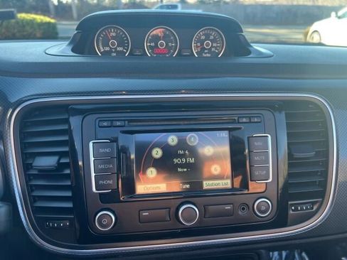 Used 2013 Volkswagen Beetle 2.0T image 21