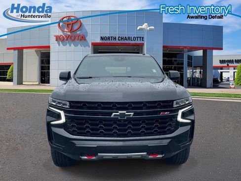 Used 2023 Chevrolet Suburban Z71 w/ Luxury Package AWD/4WD image 3