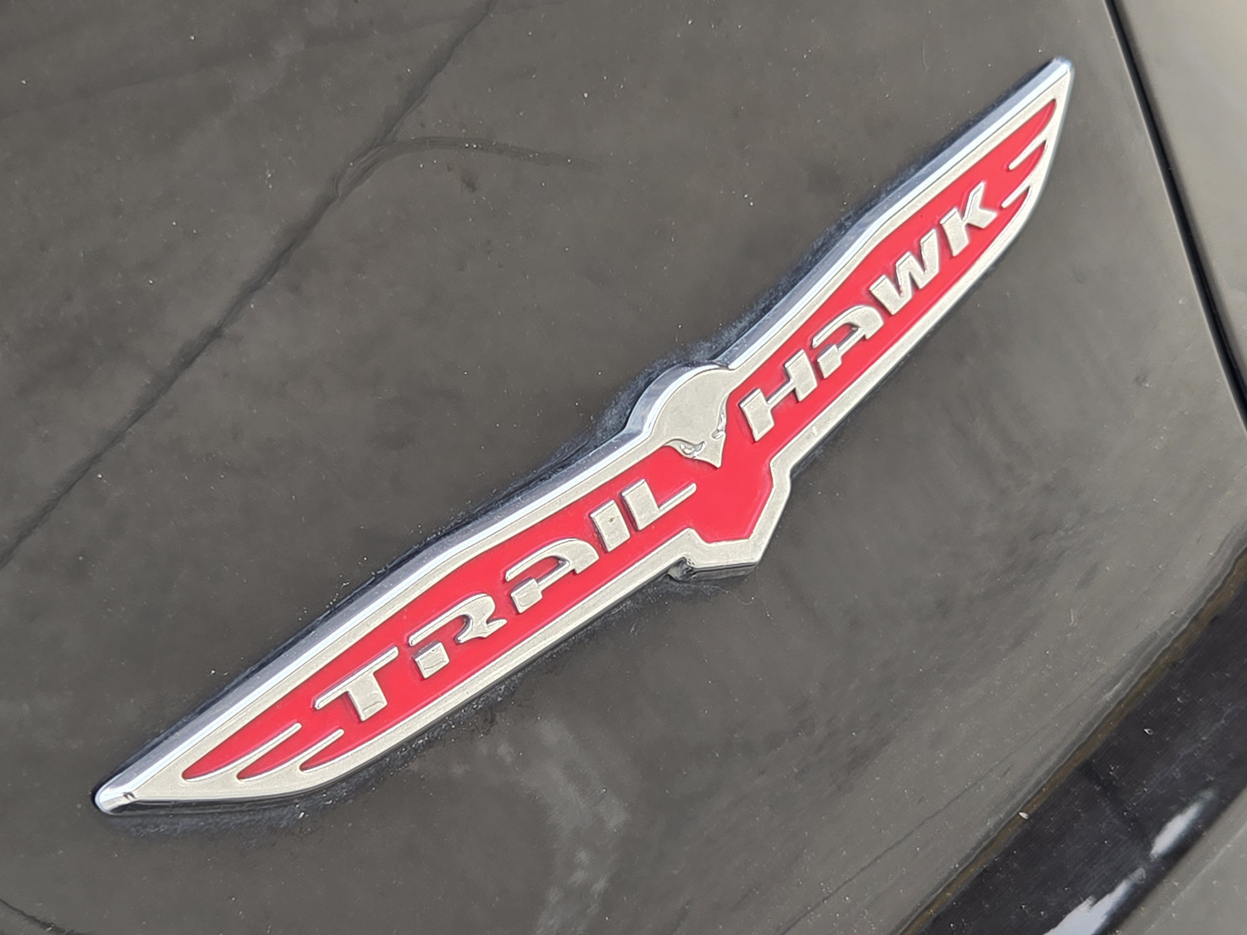 Used 2019 Jeep Cherokee Trailhawk AWD/4WD image 31
