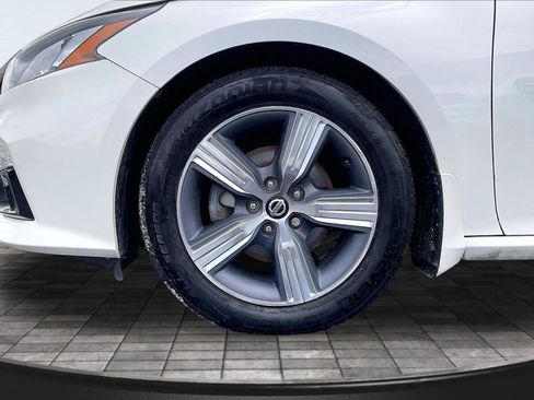 Used 2019 Nissan Altima 2.5 SL FWD image 10