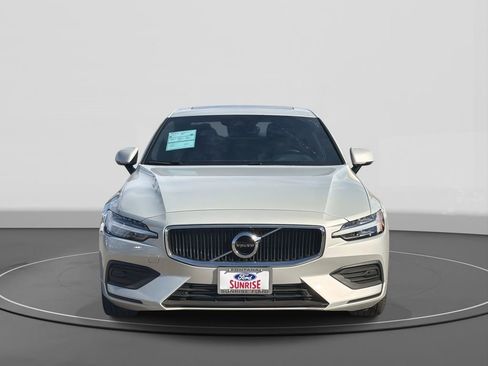 Used 2019 Volvo S60 T5 Momentum w/ Premium Package image 3