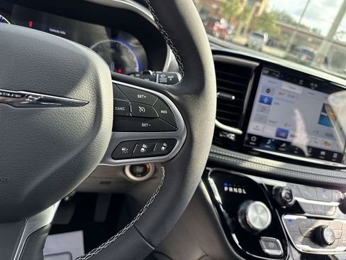 New 2026 Chrysler Pacifica Select FWD image 16