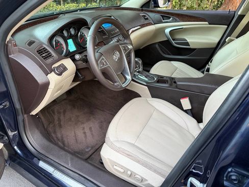 Used 2012 Buick Regal Leather image 11