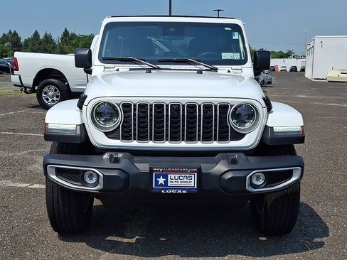 Used 2025 Jeep Wrangler Unlimited Sahara AWD/4WD image 4