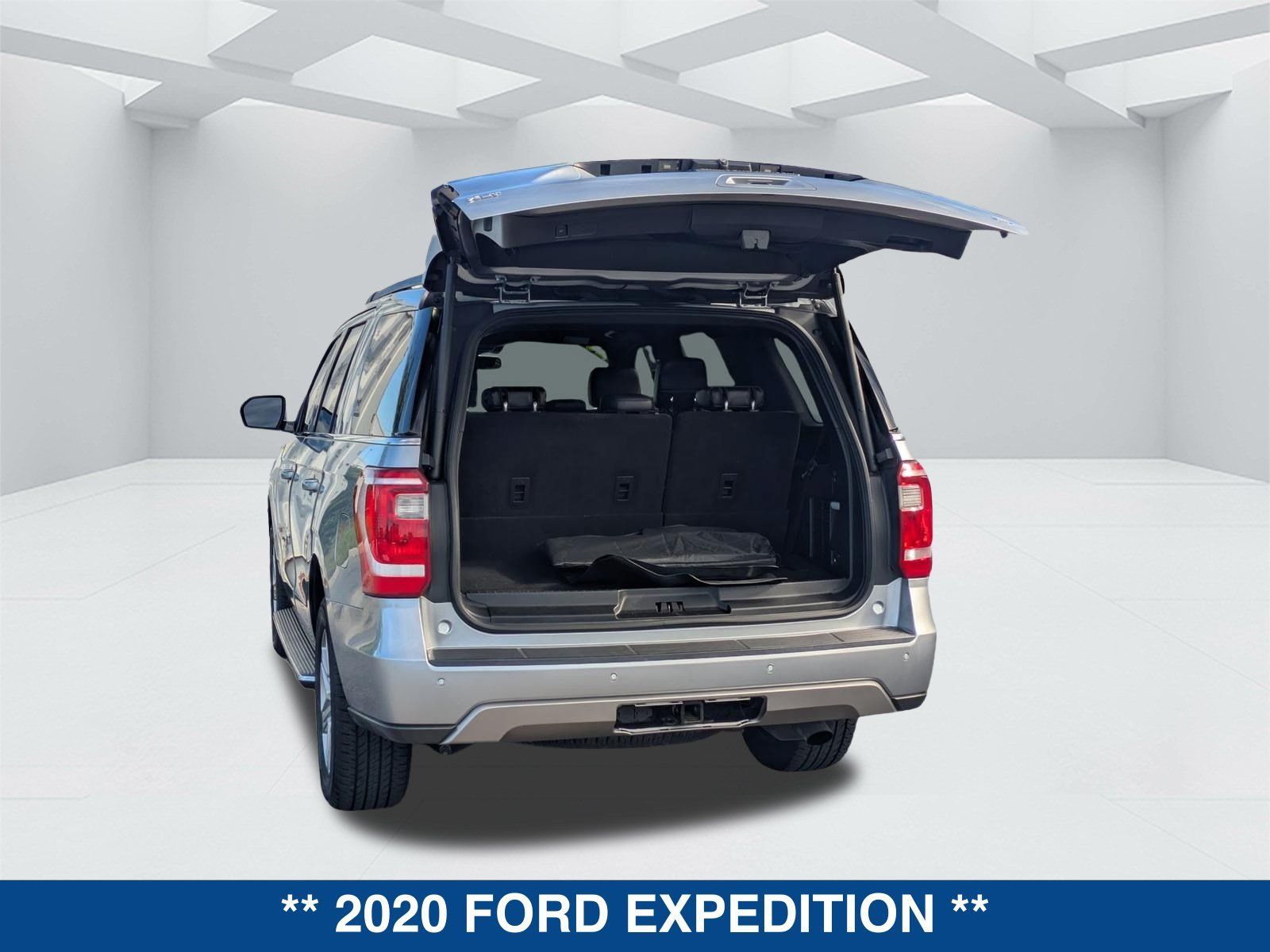 Used 2020 Ford Expedition XLT w/ Equipment Group 202A RWD image 14