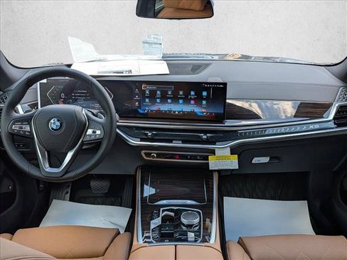 New 2026 BMW X5 xDrive50e w/ Climate Comfort Package AWD/4WD image 16