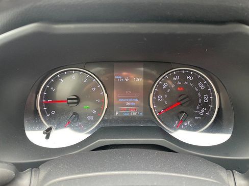 Used 2021 Toyota RAV4 XLE Premium image 15