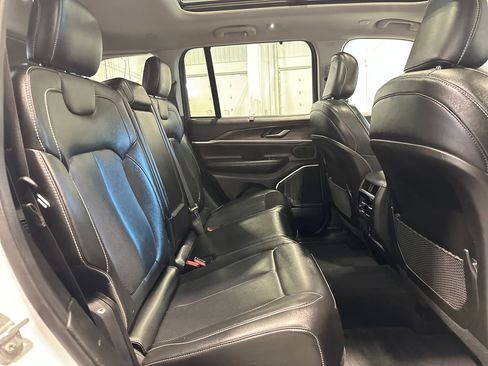 Used 2023 Jeep Grand Cherokee Limited w/ Luxury Tech Group II AWD/4WD image 30