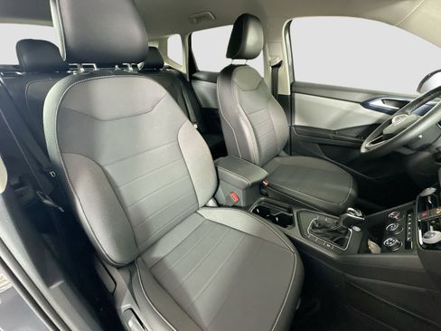 Certified 2022 Volkswagen Taos SE image 25