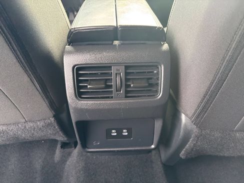Used 2025 Nissan Rogue SV FWD image 24