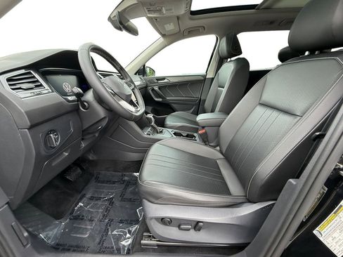 Used 2022 Volkswagen Tiguan SE FWD image 9