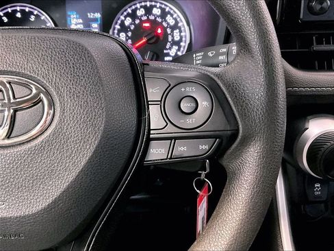 Used 2021 Toyota RAV4 LE AWD/4WD image 23