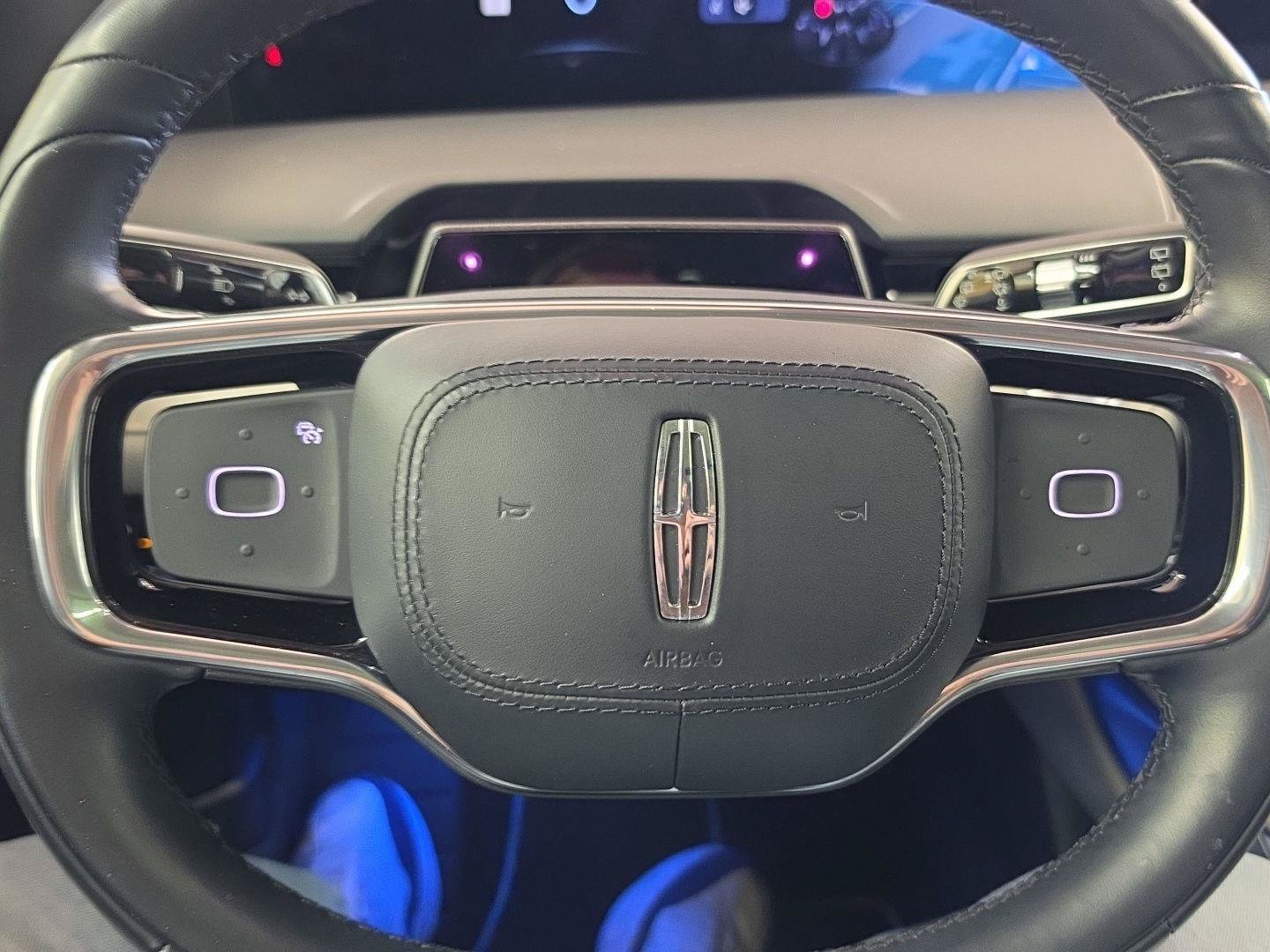 Certified 2025 Lincoln Nautilus Reserve AWD/4WD image 9