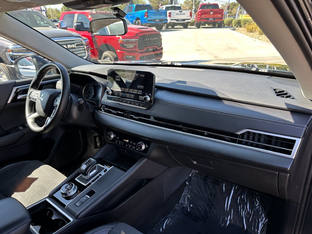 Used 2024 Mitsubishi Outlander SE AWD/4WD image 16