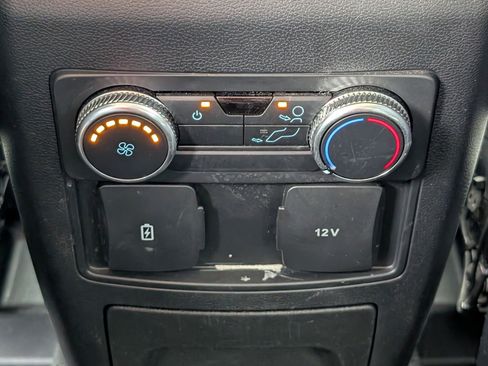 Used 2022 Ford Explorer XLT w/ Equipment Group 202A AWD/4WD image 32