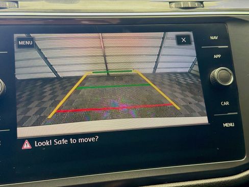 Used 2019 Volkswagen Tiguan SEL FWD image 16