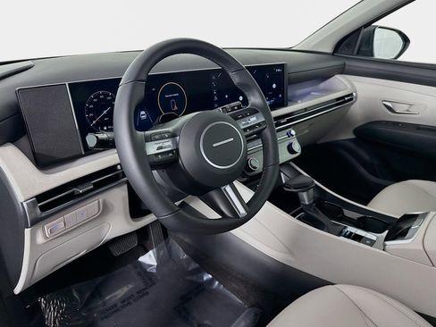 Certified 2025 Hyundai Tucson SEL image 9