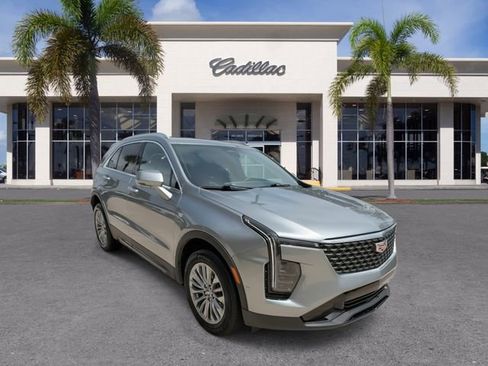Used 2025 Cadillac XT4 Premium Luxury FWD image 2