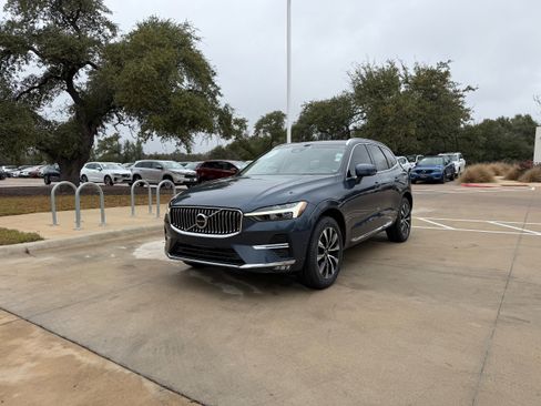 Certified 2023 Volvo XC60 B5 Plus w/ Climate Package image 2
