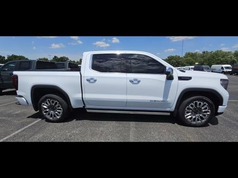 Used 2026 GMC Sierra 1500 Denali Ultimate AWD/4WD image 9