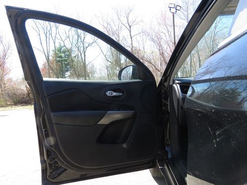 Used 2020 Jeep Cherokee Limited AWD/4WD image 9