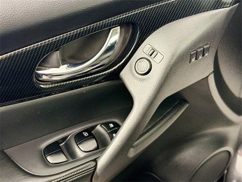 Used 2017 Nissan Rogue SL image 17