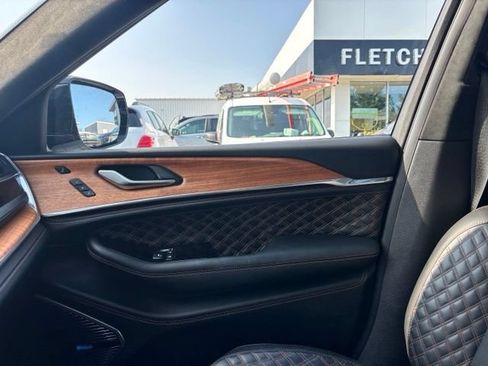 Used 2023 Jeep Grand Cherokee Summit AWD/4WD image 13