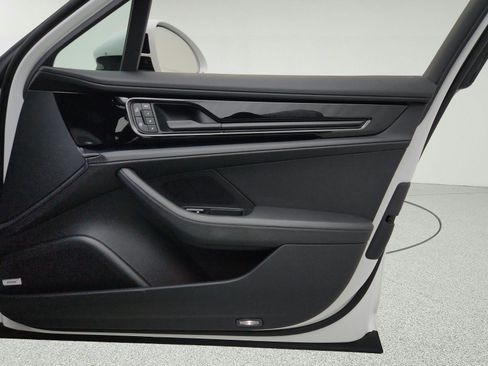 Used 2025 Porsche Panamera image 25