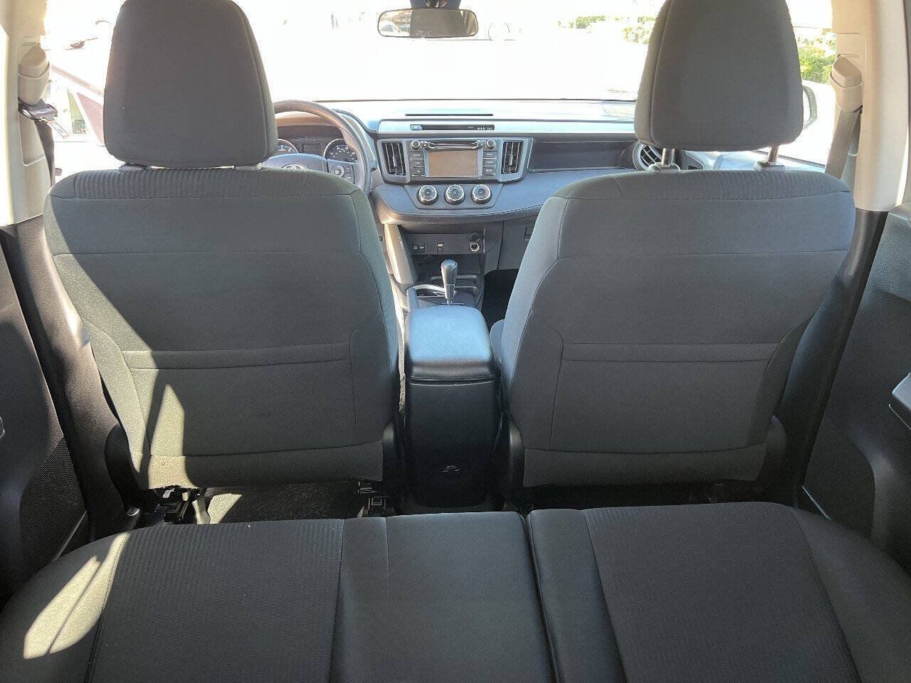 Used 2018 Toyota RAV4 LE w/ Carpet Mat Package FWD image 11