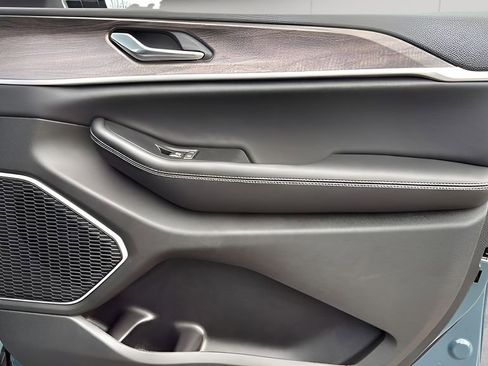 New 2026 Jeep Grand Cherokee Limited image 38