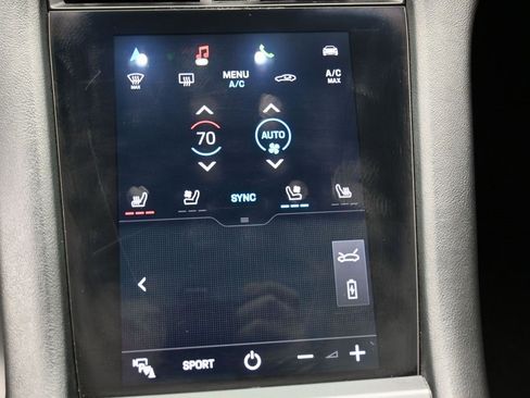 Used 2021 Porsche Taycan image 29