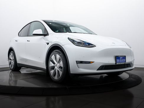 Used 2021 Tesla Model Y Long Range image 1