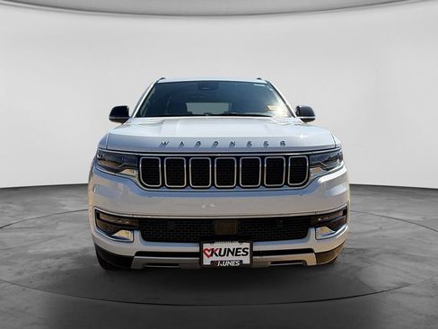 Used 2025 Jeep Wagoneer L Series II AWD/4WD image 3