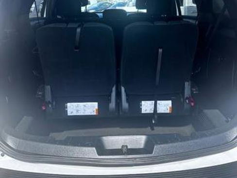 Used 2018 Ford Explorer XLT image 5