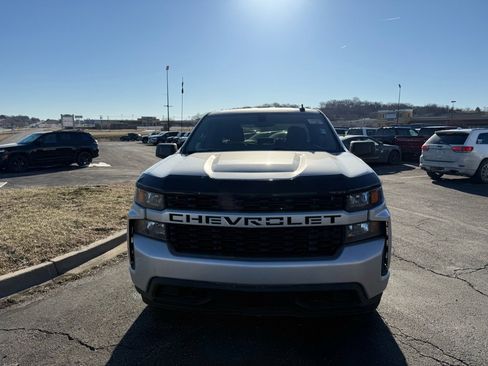 Used 2020 Chevrolet Silverado 1500 Custom w/ Custom Value Package image 2