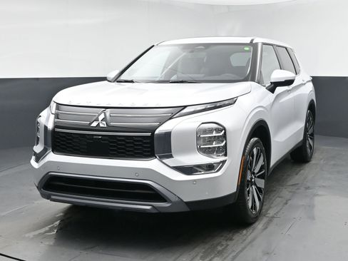 New 2026 Mitsubishi Outlander SE image 1
