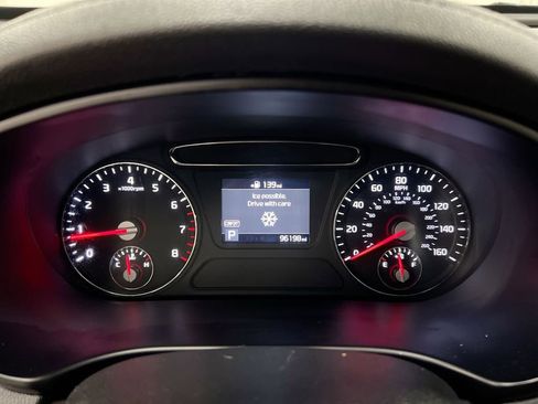 Used 2019 Kia Sorento LX image 12
