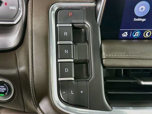 Used 2021 Chevrolet Tahoe Z71 w/ Z71 Signature Package AWD/4WD image 18