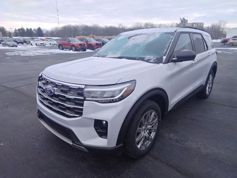 New 2026 Ford Explorer Active w/ Active Comfort Package AWD/4WD image 2