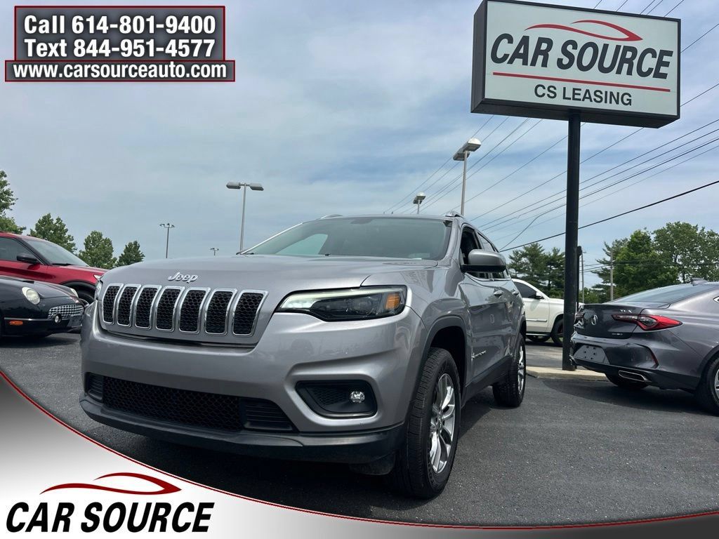 Used 2019 Jeep Cherokee Latitude Plus w/ Cold Weather Group AWD/4WD image 1