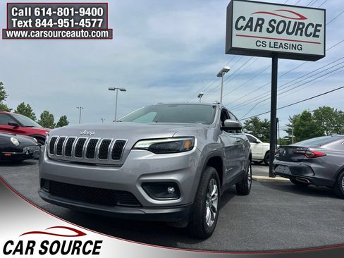 Used 2019 Jeep Cherokee Latitude Plus w/ Cold Weather Group AWD/4WD image 1