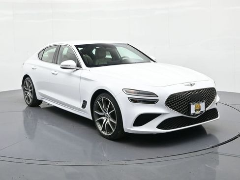 Used 2023 Genesis G70 2.0T image 4