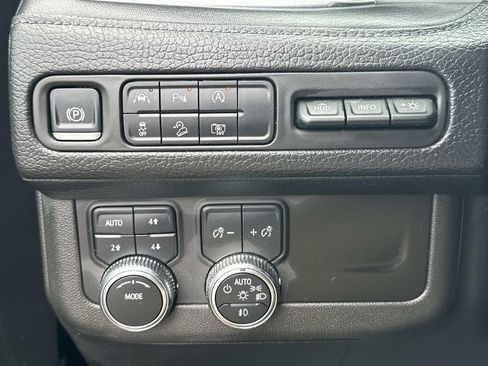 Used 2024 GMC Yukon XL Denali AWD/4WD image 33