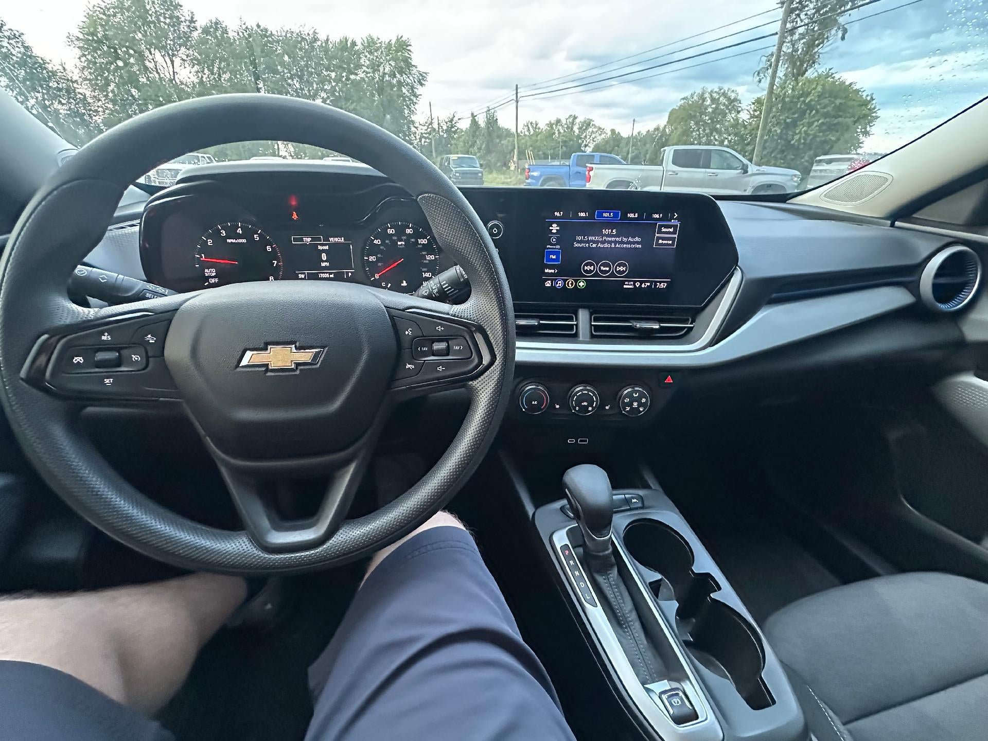 Used 2024 Chevrolet Trax LS w/ LS Convenience Package FWD image 10