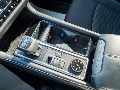 Used 2022 Nissan Pathfinder SV image 19