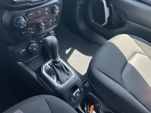 Used 2023 Jeep Renegade Latitude AWD/4WD image 25