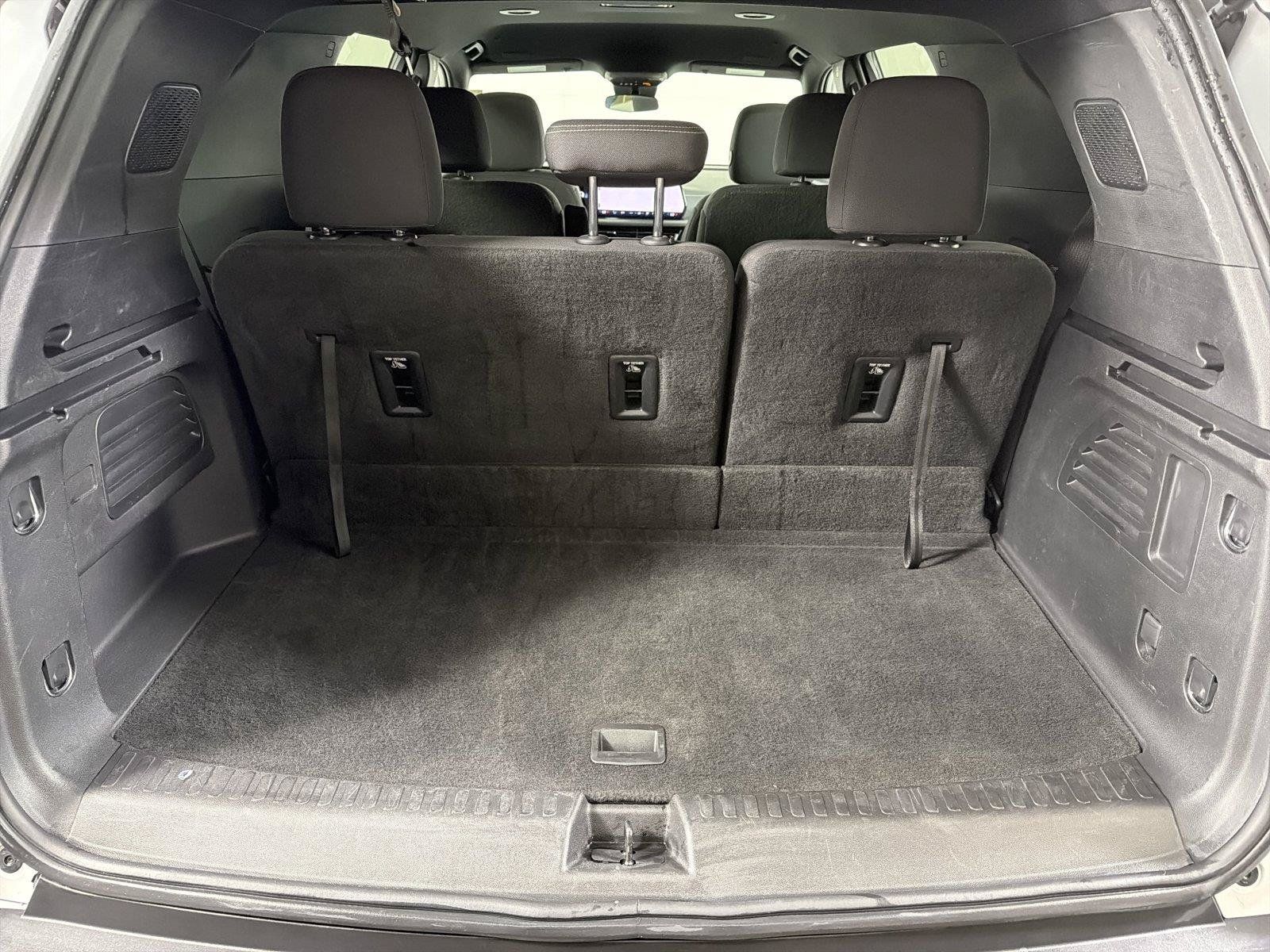 Used 2024 Chevrolet Traverse LT FWD image 17