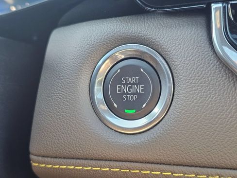Used 2025 Chevrolet Colorado ZR2 w/ Technology Package AWD/4WD image 33
