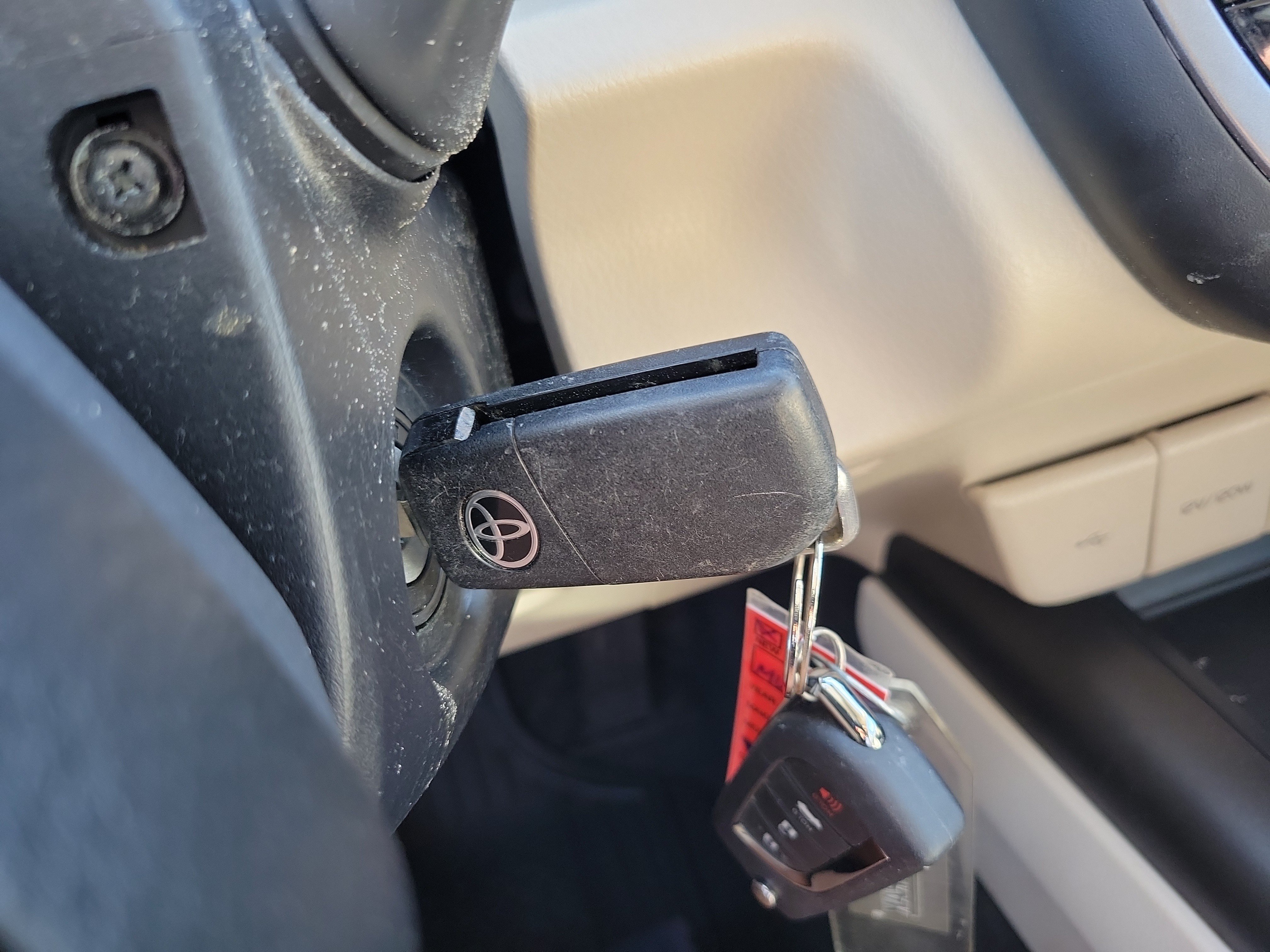 Used 2021 Toyota Camry LE FWD image 29