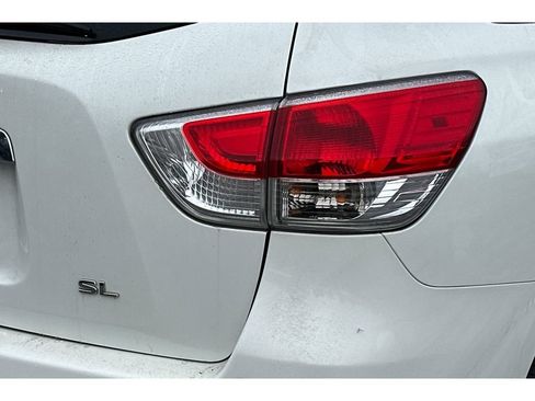 Used 2015 Nissan Pathfinder SL w/ SL Tech Package FWD image 7